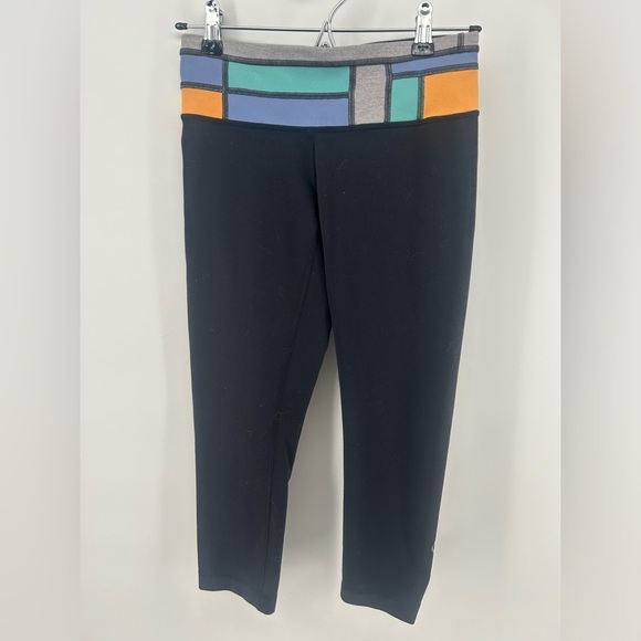 Lululemon Reversible Capri Leggings Size 4 Black - Picture 3 of 9